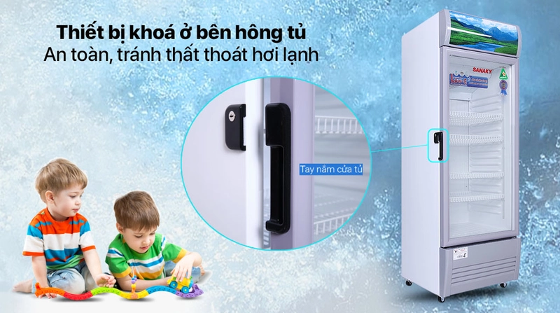 Tủ mát Inverter Sanaky VH-258K3L 250 lít 3 tủ được trang bị khoá an toàn trên tủ mát sanaky VH 258K3L
