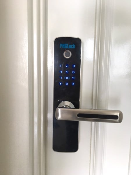 PHGLock FP7153 với ngoại quan sang trọng