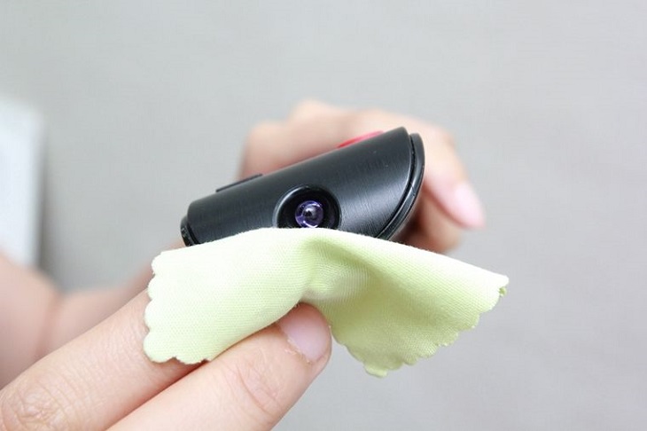 Vệ sinh toàn bộ remote