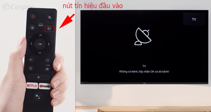 Bạn nhấn nút tín hiệu đầu vào phía bên phải điều khiển.