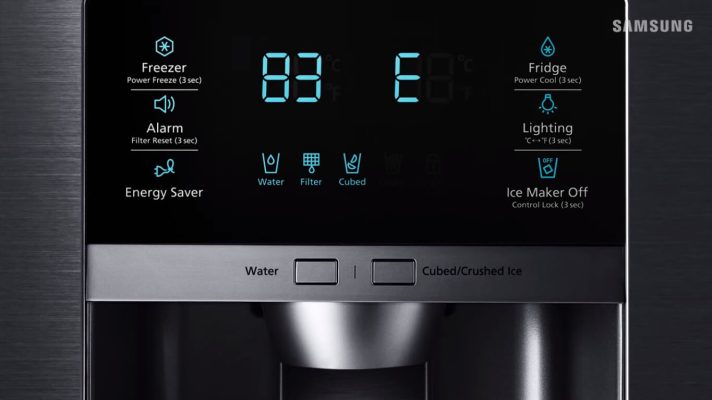 Nhấn và giữ tổ hợp phím "power freeze" và "power cool" trên bảng điều khiển