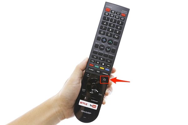 Nhấn nút hình ngôi nhà trên remote tivi