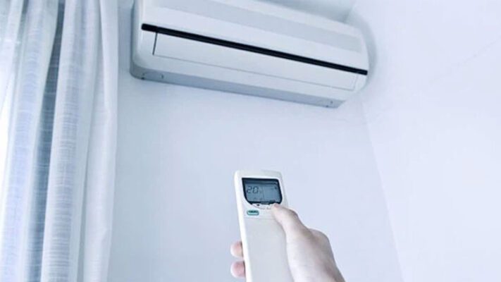 Để kích hoạt chế độ khử ẩm, bạn cần làm như sau: