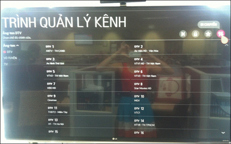 chọn biểu tượng mũi tên lên xuống khi thực hiện cách sắp xếp kênh tivi LG hệ điều hành WebOS 2.0