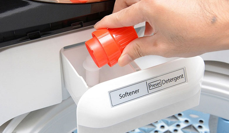 Thường xuyên vệ sinh hộp chứa nước xả vải