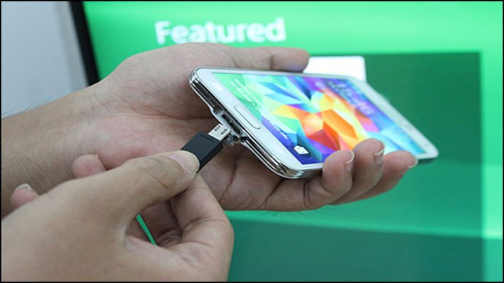 Chọn HDMI/MHL >> Nếu tương thích, hình ảnh từ điện thoại sẽ ngay lập tức được chiếu lên màn hình tivi