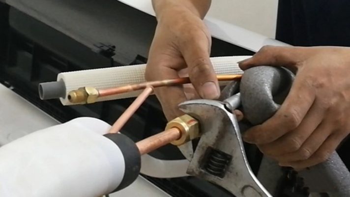 2. Đi ống đồng từ dàn lạnh tới dàn nóng