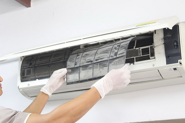 5. Máy bị bám bụi bẩn lâu ngày