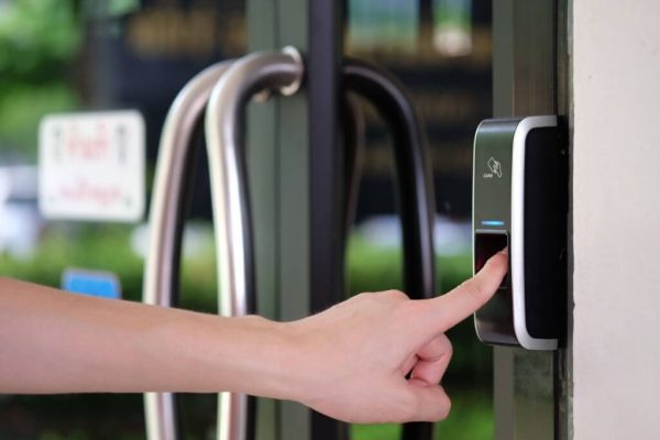 Khóa cửa sinh trắc học là gì? Những điều bạn cần biết 2 Khóa cửa vân tay