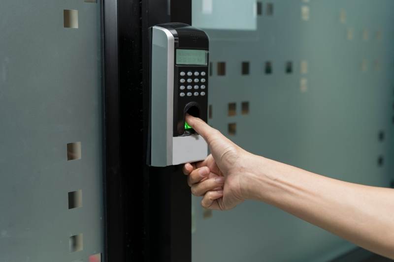 Khóa cửa sinh trắc học là gì? Những điều bạn cần biết 14 hình ảnh ngón tay có thể đánh lừa máy quét sử dụng công nghệ quang học
