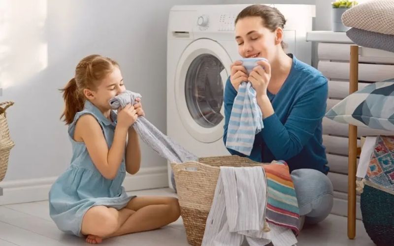 Kiểm tra quần áo trước khi sấy