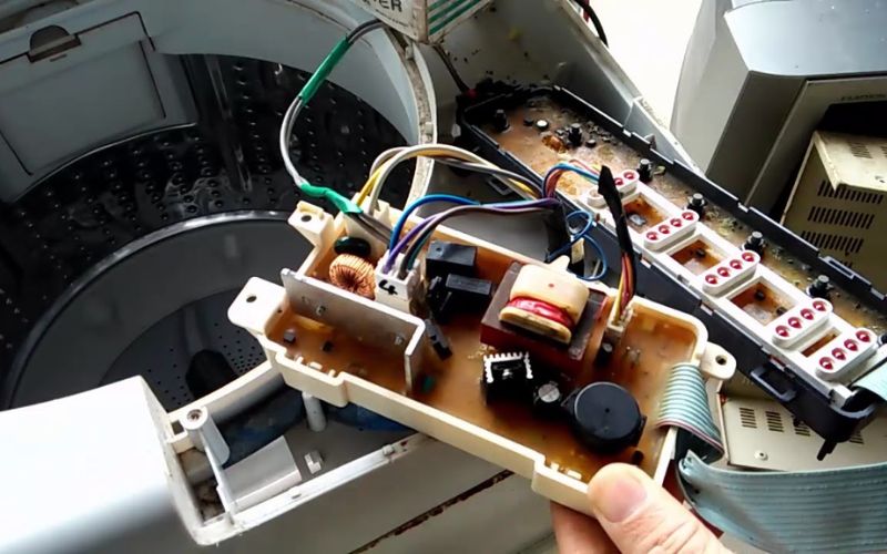 Mã lỗi ed máy giặt Toshiba là lỗi liên quan đến bộ phận mạch điều khiển