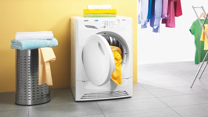 Đặt máy giặt tại vị trí bằng phẳng. Máy giặt không cân bằng