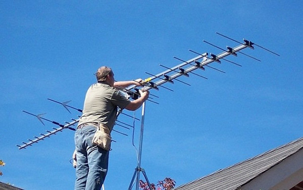 Màn hình Tivi LG bị sọc dọc | Nguyên nhân & cách khắc phục 2 Kiểm tra ăng-ten tivi nếu tivi LG sử dụng ăng-ten