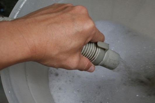 Xả nước bên trong lồng giặt