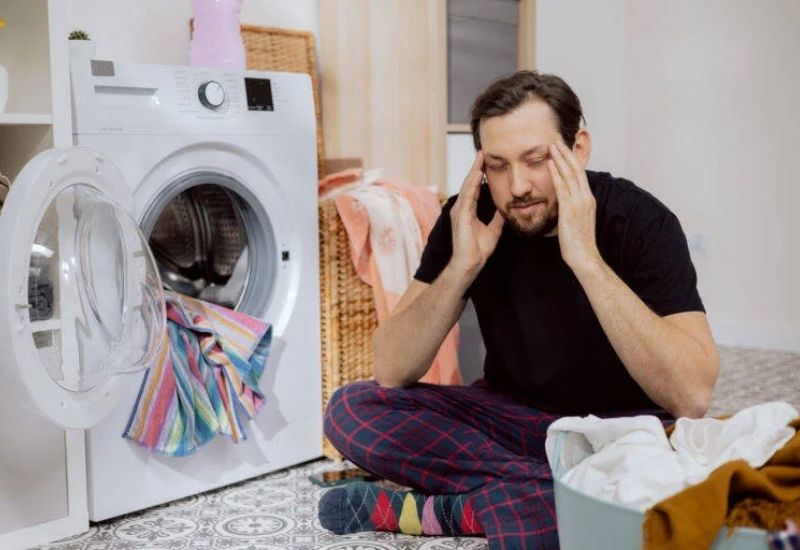 Máy sấy quần áo kêu to, rung lắc mạnh