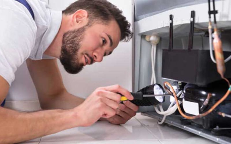 Cách thay block tủ lạnh tại nhà đơn giản, an toàn 2 Các bước tháo block cũ