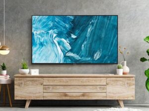 Top 5 Tivi Samsung giá dưới 10 triệu đáng mua nhất hiện nay 3 1. UA55AU7002 | Tivi Samsung 55 inch nổi bật với thiết kế sang trọng, tinh tế, màn hình tràn viền