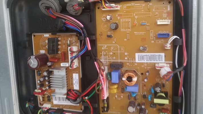 3. Tủ lạnh Samsung nháy đèn ở bên trong bo mạch