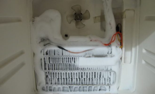 1.3 Có vật cản ở cánh quạt tủ lạnh