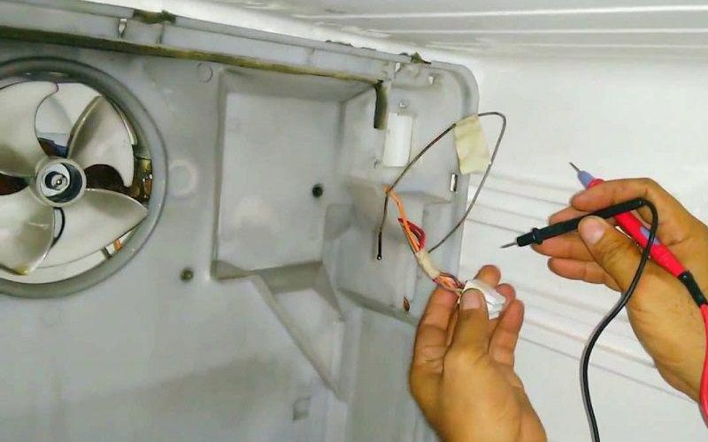 Tủ lạnh Samsung không chạy. Nguyên nhân & cách khắc phục 4 Quạt gió bị hư hoặc mất dây